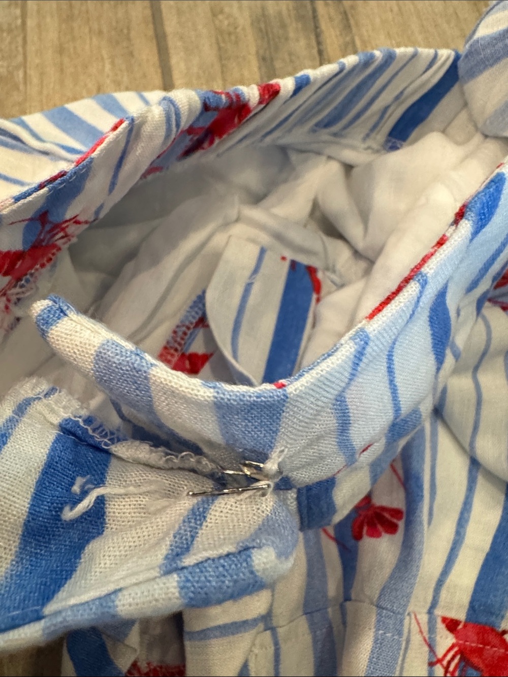 Striped Blue & White Lobster Print Women’s Shorts - size Large - Picture 6 of 8
